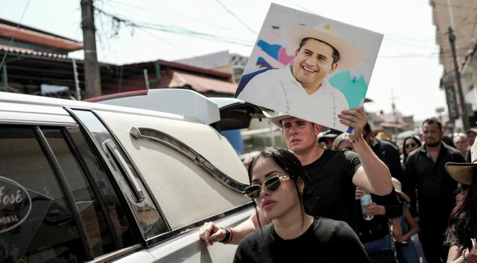 Anti-cartel Mayor Carlos Manzo killed at Day of the Dead event in Mexico