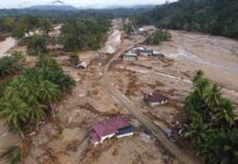 en Indonésie, le bilan monte à plus de 600 morts et près de 500 personnes portées disparues