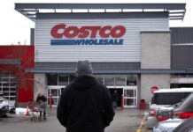Aux Etats-Unis, la chaîne de supermarchés Costco attaque les droits de douane de Donald Trump en justice