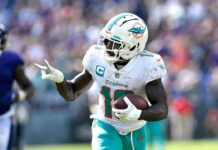 Tyreek Hill posts cryptic GIF after Dolphins bench Tua Tagovailoa