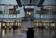 « Donald Trump tient à sa poursuite contre la BBC, il veut lui porter un coup »