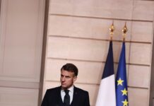 un collectif de parents d’élèves exhorte Emmanuel Macron à « protéger » les enfants