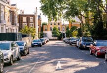 Driver’s ‘new’ parallel parking technique has people ‘taking notes’