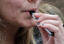 Belgian drug chief warns illegal vapes could hook children on opioids