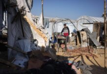 une frappe israélienne sur un camp de déplacés fait cinq morts