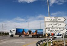 Israël rouvre le principal point de passage avec la Jordanie à l’aide destinée à Gaza