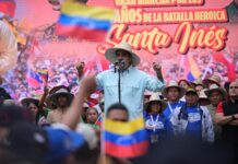 Maduro appelle au calme avec les Etats-Unis en chanson
