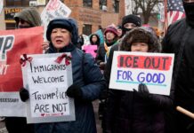 A Detroit, Donald Trump insulte les siens