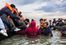 plus de 41 000 personnes ont traversé la Manche pour rejoindre le Royaume-Uni en 2025, au plus haut depuis 2022