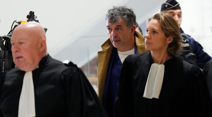 La franchise de Stéphane Plaza condamnée à indemniser une agence immobilière après la perte de réputation liée à la condamnation de l’animateur