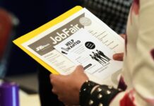 Après un an de présidence Trump, l’économie américaine crée beaucoup moins d’emplois que sous Biden