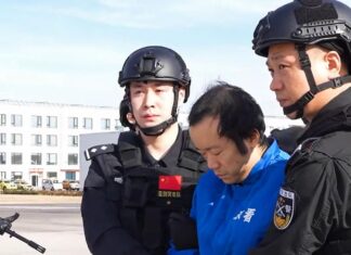 Le Cambodge a livré Chen Zhi, accusé d’être à la tête d’un empire de cyberfraude, à la Chine et non pas aux Etats-Unis