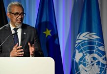 Le retrait des Etats-Unis de l’OMS met le reste du monde « en danger », estime le directeur général de l’agence onusienne