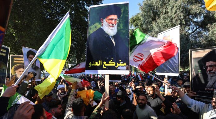l’ayatollah Ali Khamenei accuse Donald Trump d’être « coupable des victimes » des manifestations et dénonce un « complot américain »