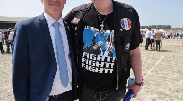 Au RN, une attraction inavouée pour le trumpisme et un alignement idéologique progressif