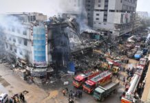 Au Pakistan, le bilan de l’incendie d’un centre commercial monte à 67 morts