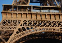 La tour Eiffel va honorer pour la postérité 72 femmes de science