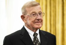 College football news: Lou Holtz reportedly enters hospice care
