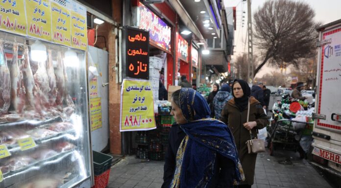 « En Iran, la révolte est enclenchée par les commerçants du bazar, le cœur battant de l’économie, pourtant conservateurs »