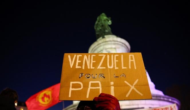 Emmanuel Macron « prend acte » de la fin de la « dictature » et ulcère la gauche