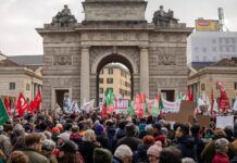 A Milan, des centaines de personnes manifestent contre la venue d’agents américains de l’ICE aux Jeux olympiques