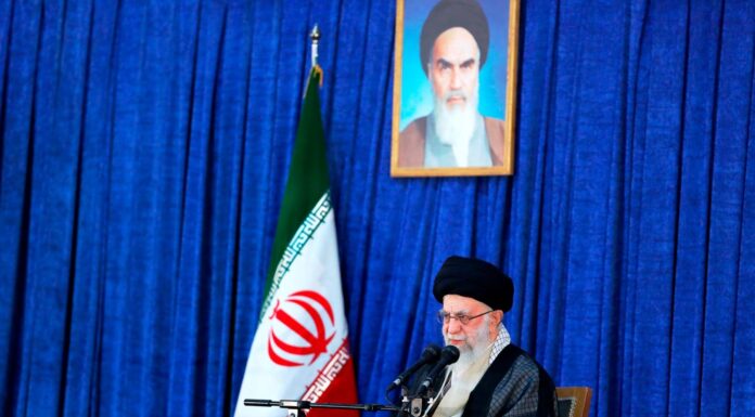 « En Iran, les gardiens de la révolution assurent à la fois le maintien des principes de la République islamique et celui d’un système népotique »