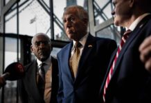 une délégation bipartisane du Congrès américain en visite pour afficher son opposition aux convoitises de Donald Trump