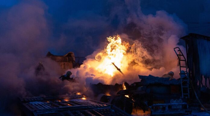 les images des bombardements russes sur les villes de Kiev et Kharkiv