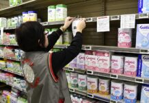 Laits infantiles : rappels de produits au cas par cas, communication réduite au minimum… une gestion de crise questionnée