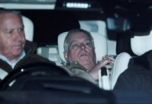 l’ex-prince Andrew relâché par la police, après neuf heures de garde à vue