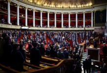 l’Assemblée nationale observe une minute de silence