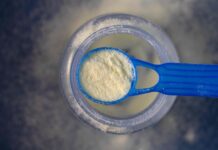 L’EFSA abaisse la limite pour la toxine céréulide présente dans le lait infantile après des rappels massifs en Europe