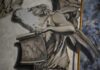 A Rome, le visage représentant Giorgia Meloni sur une fresque religieuse retiré
