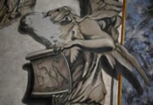 A Rome, le visage représentant Giorgia Meloni sur une fresque religieuse retiré