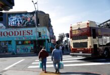 Un Super Bowl 2026 à l’ombre de l’ICE, où les prises de parole des sportifs sont déjà une « preuve de courage »