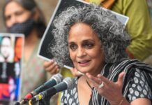 L’écrivaine Arundhati Roy annule sa venue à la Berlinale après que le jury a refusé de s’exprimer sur Gaza