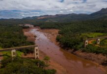 Au Brésil, sept ans après la rupture du barrage de Brumadinho, les familles des victimes réclament toujours justice