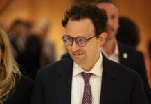 Anthropic refuse de céder à l’ultimatum du Pentagone, et bloque l’utilisation de son IA pour la surveillance de masse et les armes autonomes