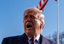 Donald Trump se dit « pas très content » de la teneur des négociations avec Téhéran et affirme ne pas avoir pris de « décision finale » sur de possibles frappes américaines