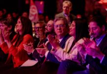 Jean-Luc Mélenchon confirme son soutien à la Jeune Garde lors d’une conférence de presse triée sur le volet