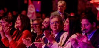 Jean-Luc Mélenchon confirme son soutien à la Jeune Garde lors d’une conférence de presse triée sur le volet