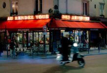 Des PMU dans leur jus à la vogue du bleu de travail : la ruée vers l’authentique, un nouveau « tourisme social »