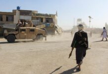 Le Pakistan frappe des camps « terroristes » à la frontière avec l’Afghanistan et cible un groupe affilié à l’EI