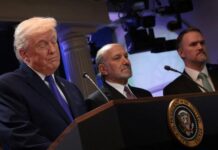 Donald Trump impose 10 % de droits de douane sur les importations, après le revers à la Cour suprême