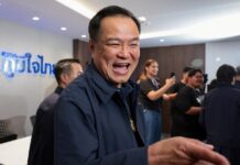 En Thaïlande, le premier ministre conservateur déjoue les pronostics et remporte les législatives