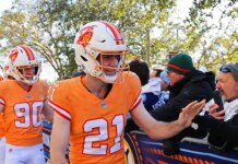 Lightning wear Bucs uniforms, Bruins dress as Patriots for outdoor game