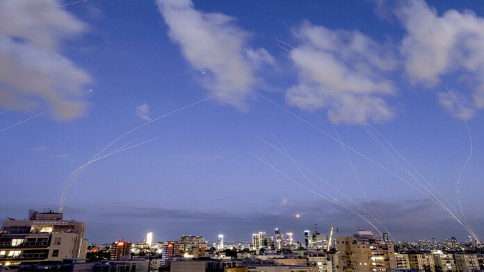 1772423990_tel-aviv-missiles-iran.jpg
