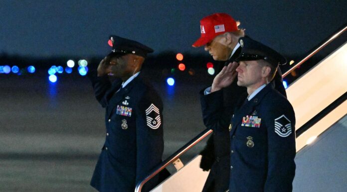 La guerre à tâtons de Donald Trump contre l’Iran, entre déclarations contradictoires et modèle vénézuélien