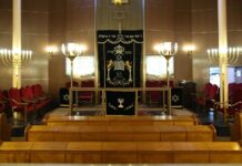 A la synagogue de la Roquette, à Paris, une fête de Pourim sur fond d’inquiétudes autour de l’intervention d’Israël en Iran