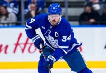 Auston Matthews gets standing ovation from Toronto fans after gold medal win